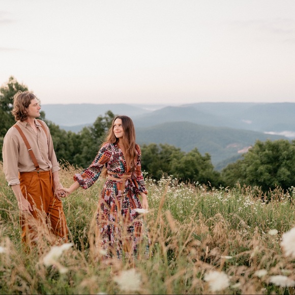 Meet your Posher, Caitlin - Picture 3 of 12